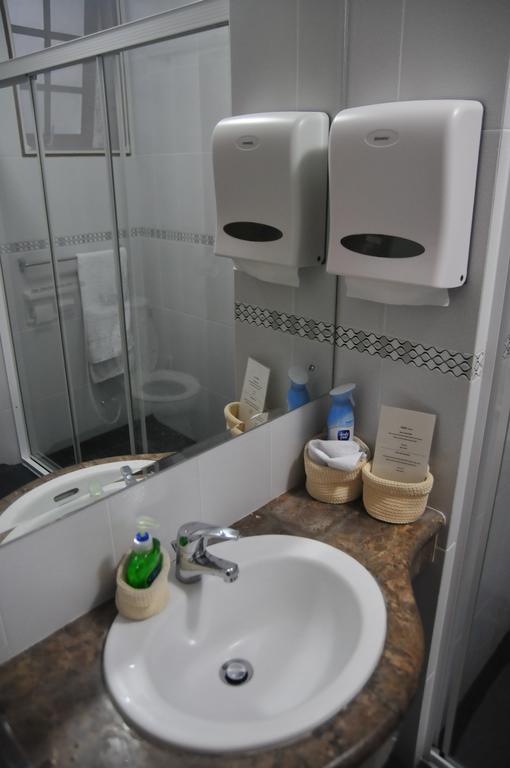 เบด แอนด์ เบรคฟาสต์ โตมัง Bed & Breakfast จาการ์ตา ห้อง รูปภาพ