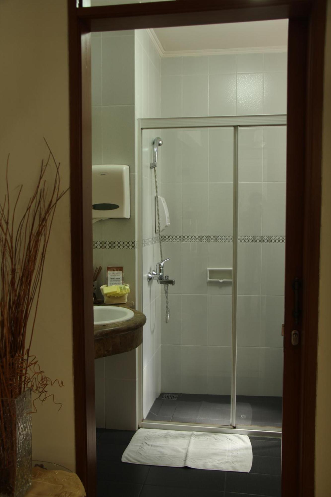 เบด แอนด์ เบรคฟาสต์ โตมัง Bed & Breakfast จาการ์ตา ห้อง รูปภาพ