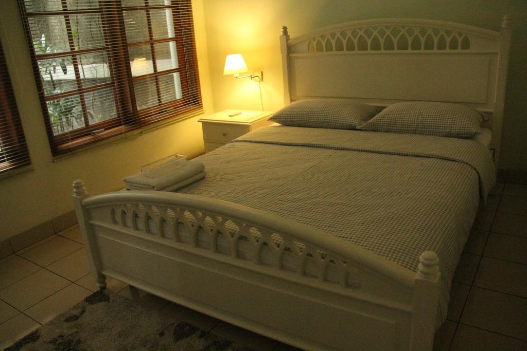 เบด แอนด์ เบรคฟาสต์ โตมัง Bed & Breakfast จาการ์ตา ห้อง รูปภาพ