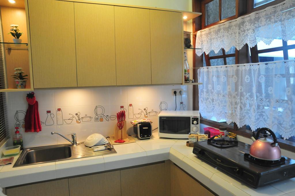 เบด แอนด์ เบรคฟาสต์ โตมัง Bed & Breakfast จาการ์ตา ภายนอก รูปภาพ