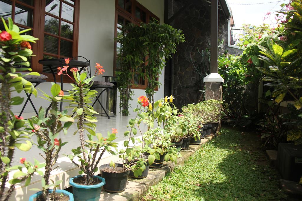เบด แอนด์ เบรคฟาสต์ โตมัง Bed & Breakfast จาการ์ตา ภายนอก รูปภาพ