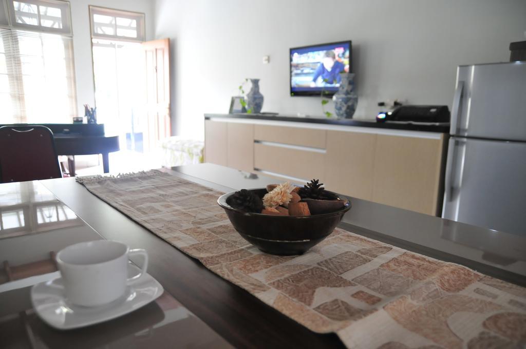 เบด แอนด์ เบรคฟาสต์ โตมัง Bed & Breakfast จาการ์ตา ภายนอก รูปภาพ